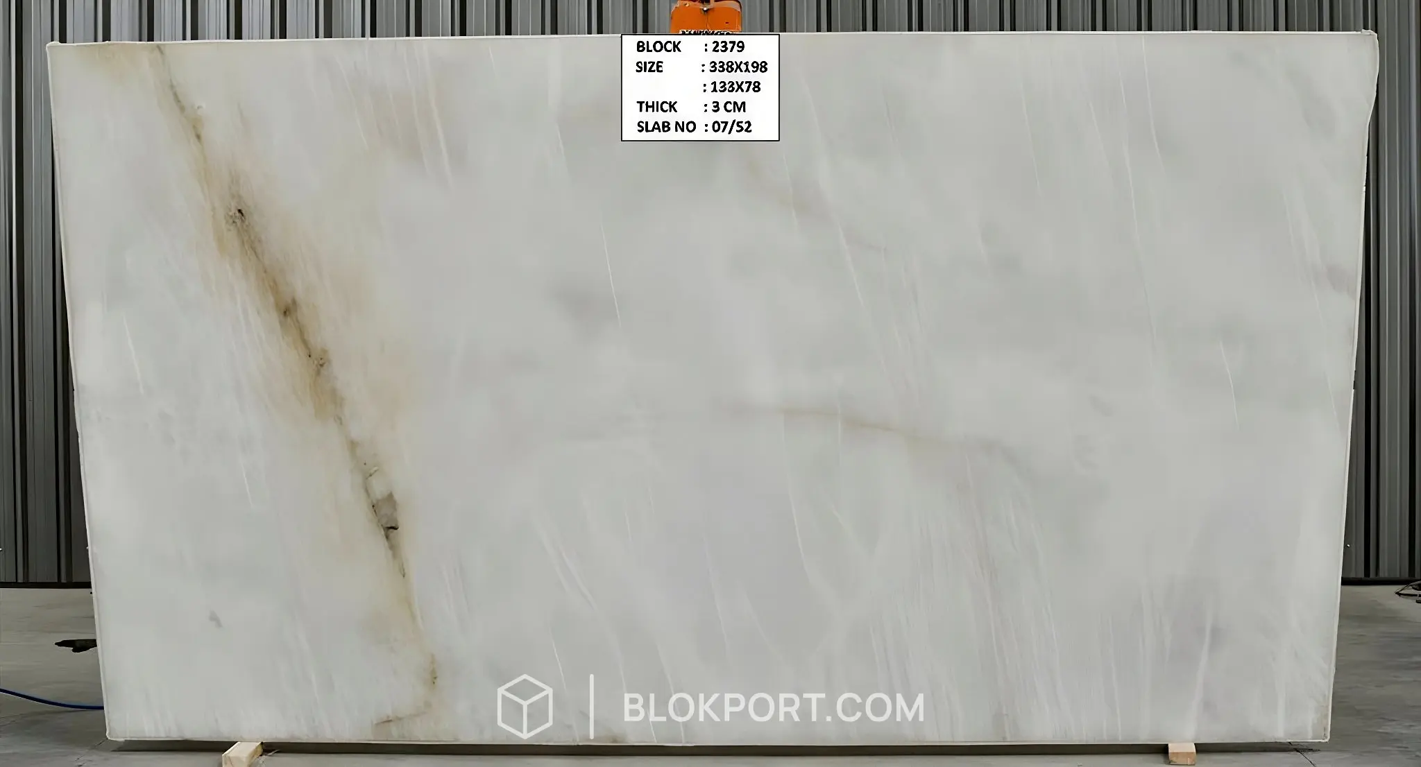 Crystallo Traslux Polished Quartzite, photo 1 of 8