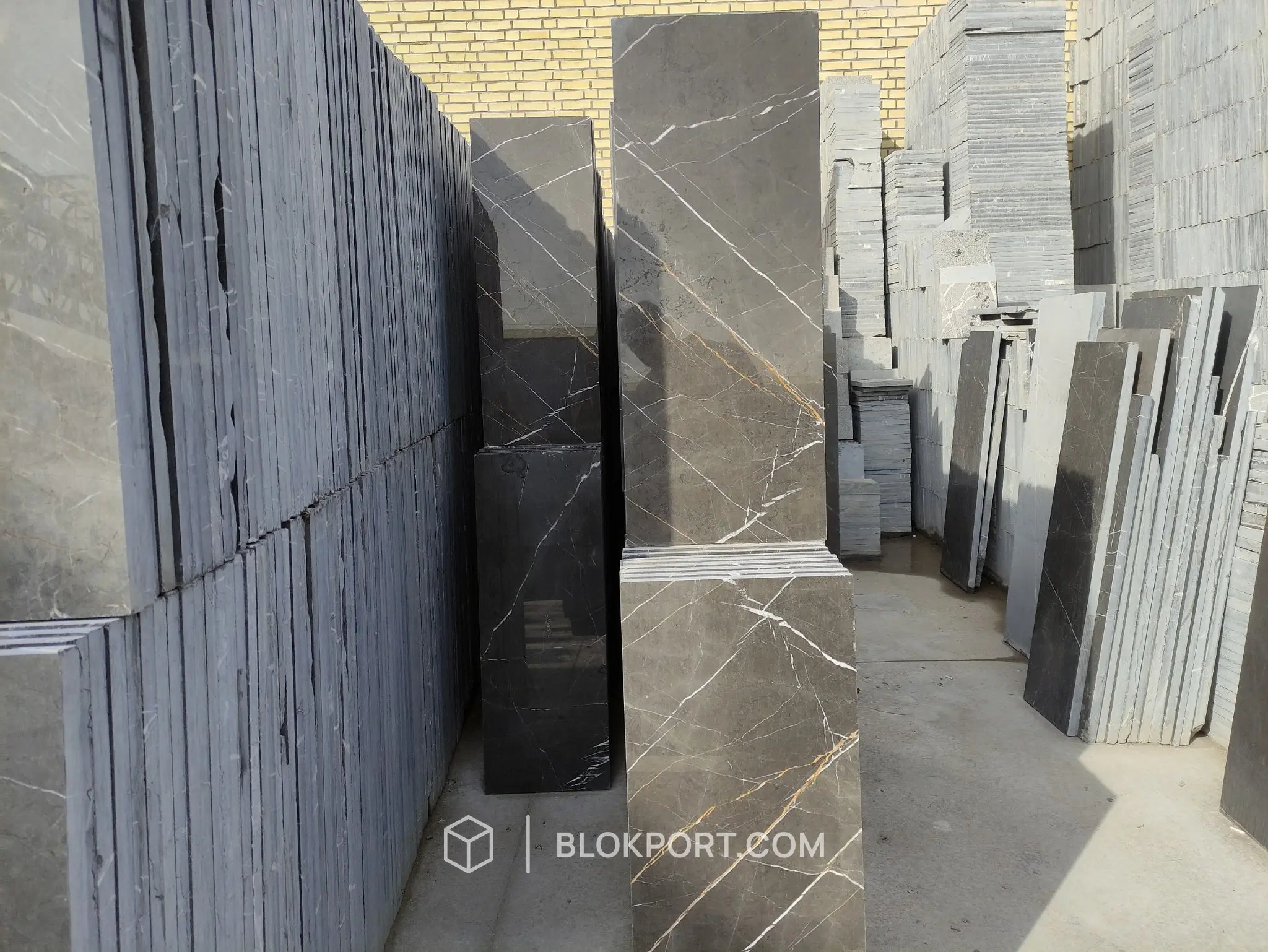 Pietra Grey Polished Marble, photo 1 of 3