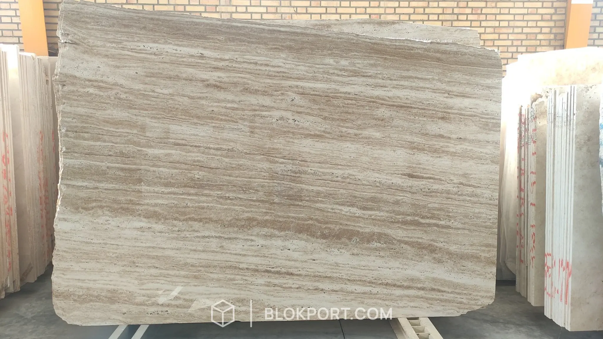 Ivory Travertine Polished, photo 1 of 3