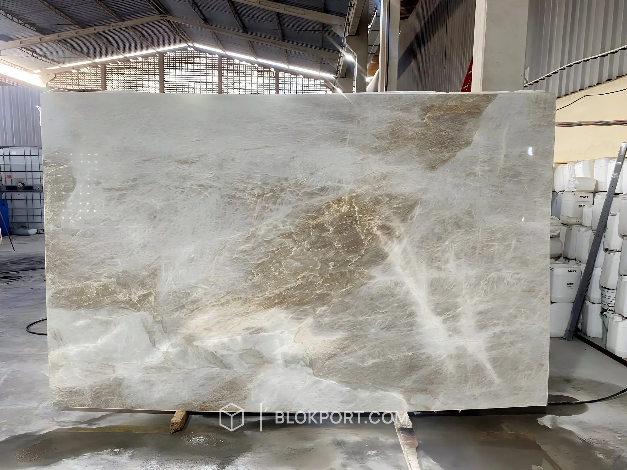 Perla Venata Polished Quartzite, photo 1 of 5