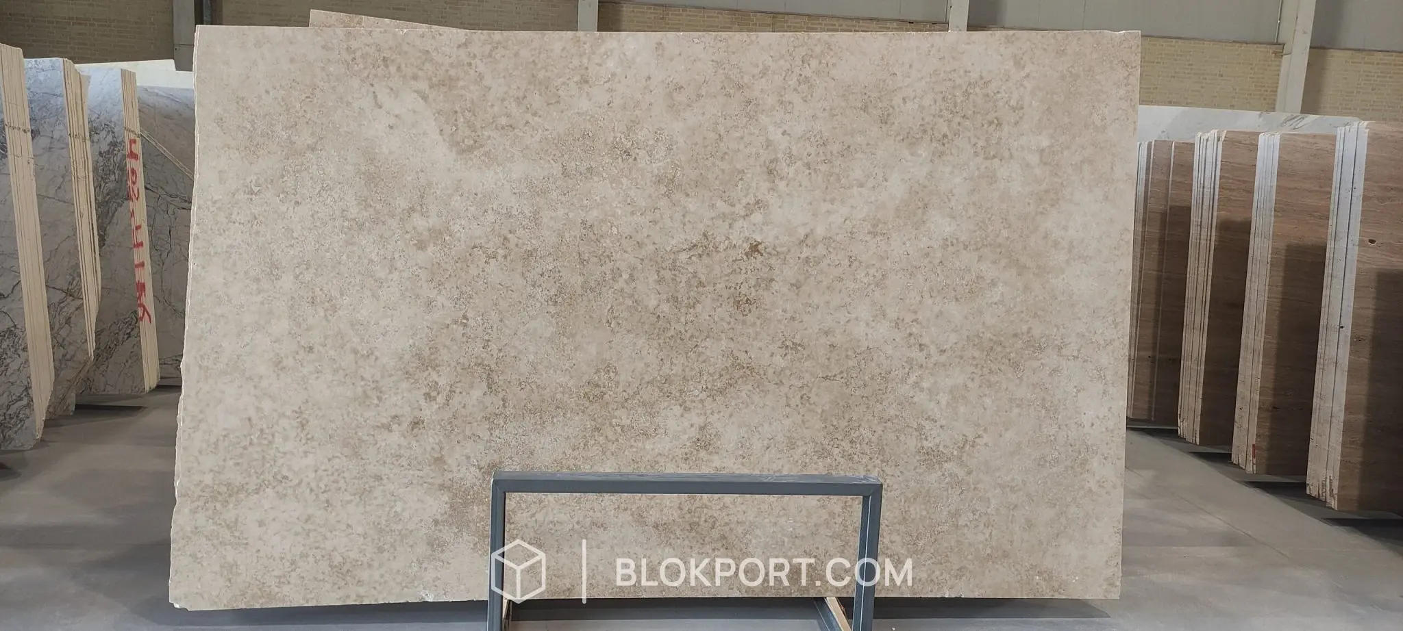 Ivory Travertine Polished, photo 1 of 3